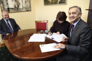 PODPISANIE UMOWY NA PROJEKT EDUKACYJNY