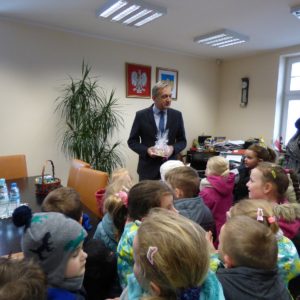 Wielkanocna wizyta przedszkolaków w Urzędzie