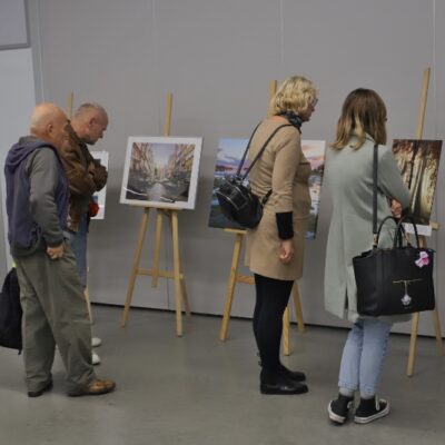 4.10.2024 FK wernisaż fotografii „Europa w obiektywie: naturalne skarby” Adama Gierałtowskiego, fot. Michał Kaczmarek