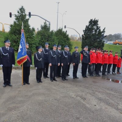 11.11.2024 Złożenie kwiatów pod tablicą upamiętniającą założycieli Ochotniczej Straży Pożarnej w Redzie - Lucjana Kellasa i Franciszka Talaśki (Strażnica OSP ul. Pucka 1) oraz uroczystości pod tablicą upamiętniającą poległych mieszkańców Redy przy Kościele Wniebowzięcia Najświętszej Maryi Panny i św. Katarzyny, fot. Michał Kaczmarek