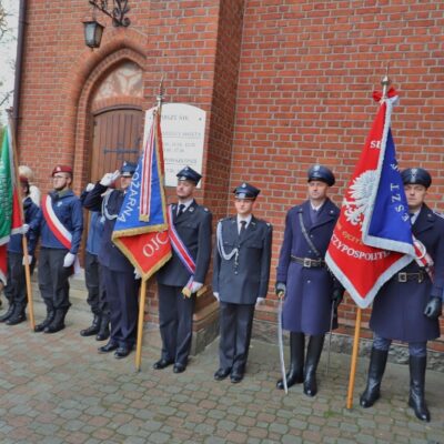 11.11.2024 Złożenie kwiatów pod tablicą upamiętniającą założycieli Ochotniczej Straży Pożarnej w Redzie - Lucjana Kellasa i Franciszka Talaśki (Strażnica OSP ul. Pucka 1) oraz uroczystości pod tablicą upamiętniającą poległych mieszkańców Redy przy Kościele Wniebowzięcia Najświętszej Maryi Panny i św. Katarzyny, fot. Michał Kaczmarek