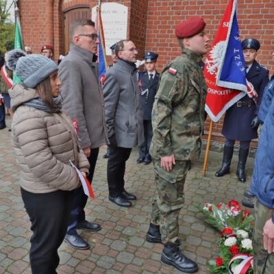 11.11.2024 Złożenie kwiatów pod tablicą upamiętniającą założycieli Ochotniczej Straży Pożarnej w Redzie - Lucjana Kellasa i Franciszka Talaśki (Strażnica OSP ul. Pucka 1) oraz uroczystości pod tablicą upamiętniającą poległych mieszkańców Redy przy Kościele Wniebowzięcia Najświętszej Maryi Panny i św. Katarzyny, fot. Michał Kaczmarek