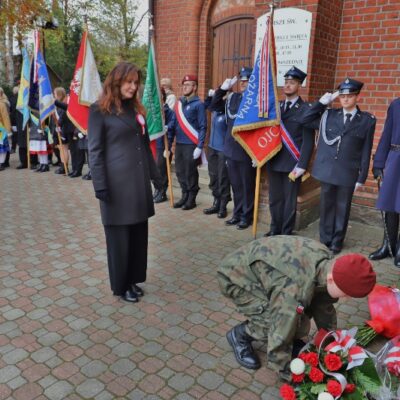 11.11.2024 Złożenie kwiatów pod tablicą upamiętniającą założycieli Ochotniczej Straży Pożarnej w Redzie - Lucjana Kellasa i Franciszka Talaśki (Strażnica OSP ul. Pucka 1) oraz uroczystości pod tablicą upamiętniającą poległych mieszkańców Redy przy Kościele Wniebowzięcia Najświętszej Maryi Panny i św. Katarzyny, fot. Michał Kaczmarek