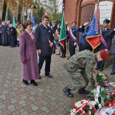 11.11.2024 Złożenie kwiatów pod tablicą upamiętniającą założycieli Ochotniczej Straży Pożarnej w Redzie - Lucjana Kellasa i Franciszka Talaśki (Strażnica OSP ul. Pucka 1) oraz uroczystości pod tablicą upamiętniającą poległych mieszkańców Redy przy Kościele Wniebowzięcia Najświętszej Maryi Panny i św. Katarzyny, fot. Michał Kaczmarek