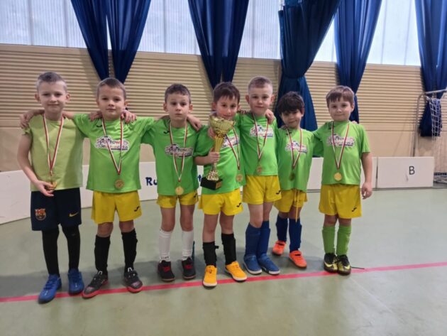 11-12.01.2025, Świetna forma młodych redzkich piłkarzy, fot. Sportowa Jedyneczka