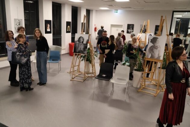 Miejska Biblioteka Publiczna W Redzie Wernisaż Adama Majkowskiego 4.03.2025 34