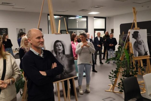 Miejska Biblioteka Publiczna W Redzie Wernisaż Adama Majkowskiego 4.03.2025 43