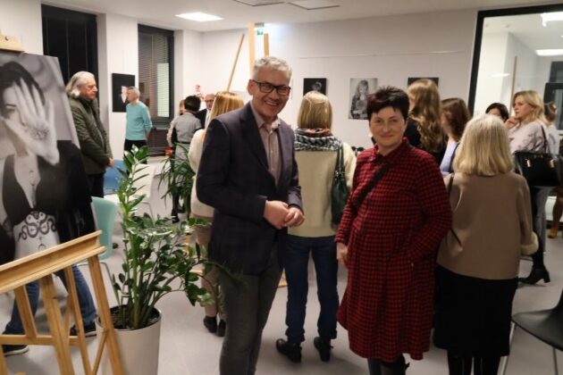 Miejska Biblioteka Publiczna W Redzie Wernisaż Adama Majkowskiego 4.03.2025 68