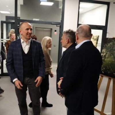 Miejska Biblioteka Publiczna W Redzie Wernisaż Adama Majkowskiego 4.03.2025 69