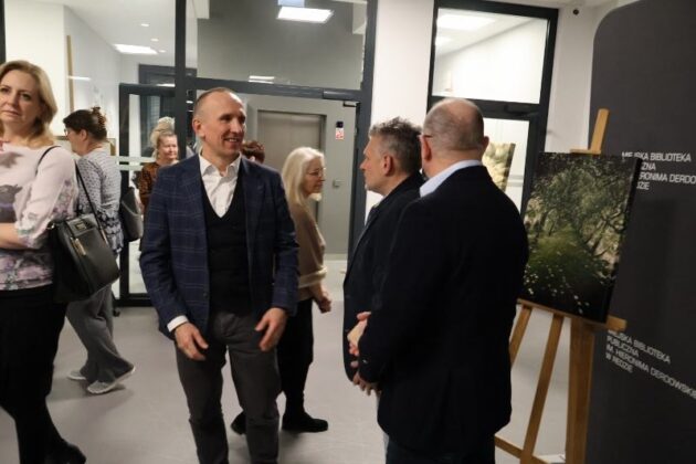 Miejska Biblioteka Publiczna W Redzie Wernisaż Adama Majkowskiego 4.03.2025 69
