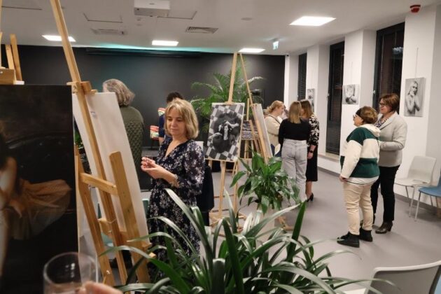Miejska Biblioteka Publiczna W Redzie Wernisaż Adama Majkowskiego 4.03.2025 70