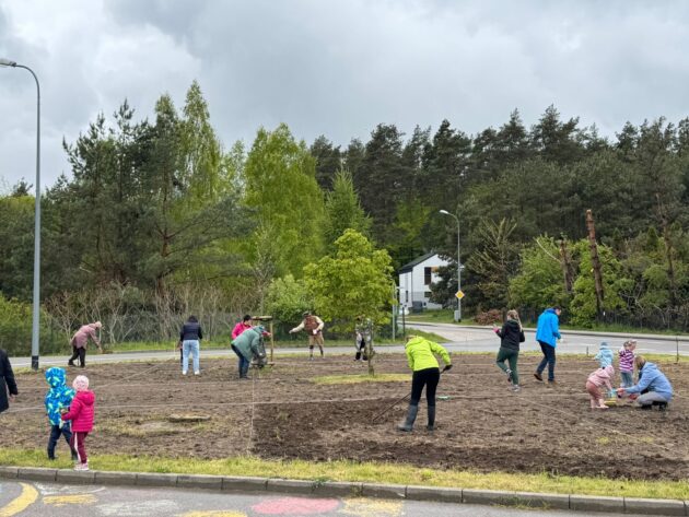 Łąka kwietna w Betlejem, wspólne sianie z mieszkańcami, 17.05.2025, fot. UMR