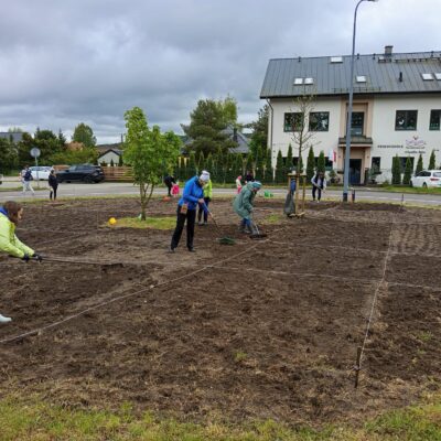 Łąka kwietna w Betlejem, wspólne sianie z mieszkańcami, 17.05.2025, fot. UMR