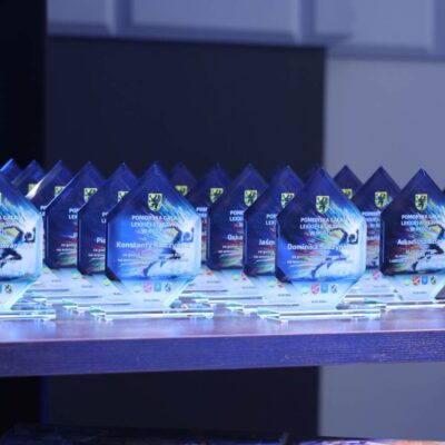 Pomorska Gala Lekkiej Atletyki W Redzie 18.02.2026r Fabryka Kultury, Fot. Łukasz Domagała, Statuetki