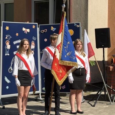 Zakończenie roku szkolnego 2025/26 w SP5, pożegnanie dyrektor Moniki Halczak, fot. UMR