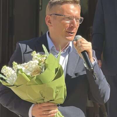 Zakończenie roku szkolnego 2025/26 w SP5, pożegnanie dyrektor Moniki Halczak, fot. UMR