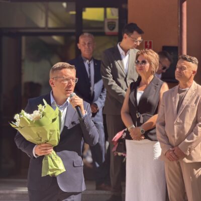 Zakończenie roku szkolnego 2025/26 w SP5, pożegnanie dyrektor Moniki Halczak, fot. UMR