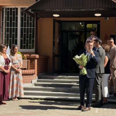 Zakończenie roku szkolnego 2025/26 w SP5, pożegnanie dyrektor Moniki Halczak, fot. UMR