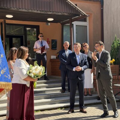 Zakończenie roku szkolnego 2025/26 w SP5, pożegnanie dyrektor Moniki Halczak, fot. UMR