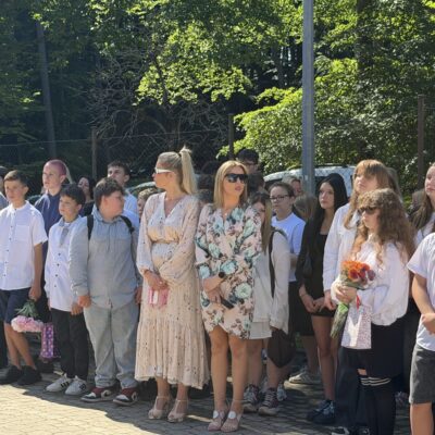 Zakończenie roku szkolnego 2025/26 w SP5, pożegnanie dyrektor Moniki Halczak, fot. UMR