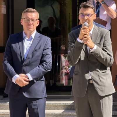 Zakończenie roku szkolnego 2025/26 w SP5, pożegnanie dyrektor Moniki Halczak, fot. UMR