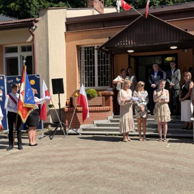 Zakończenie roku szkolnego 2025/26 w SP5, pożegnanie dyrektor Moniki Halczak, fot. UMR