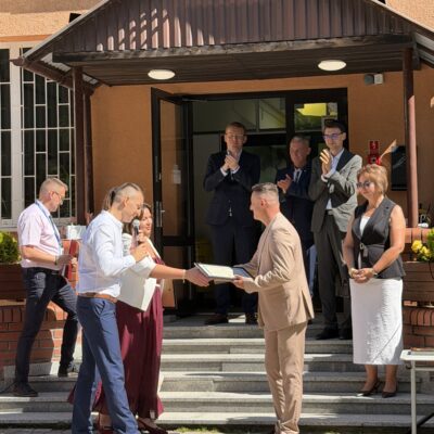 Zakończenie roku szkolnego 2025/26 w SP5, pożegnanie dyrektor Moniki Halczak, fot. UMR