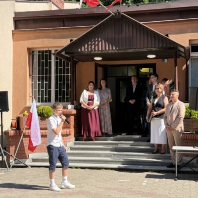 Zakończenie roku szkolnego 2025/26 w SP5, pożegnanie dyrektor Moniki Halczak, fot. UMR